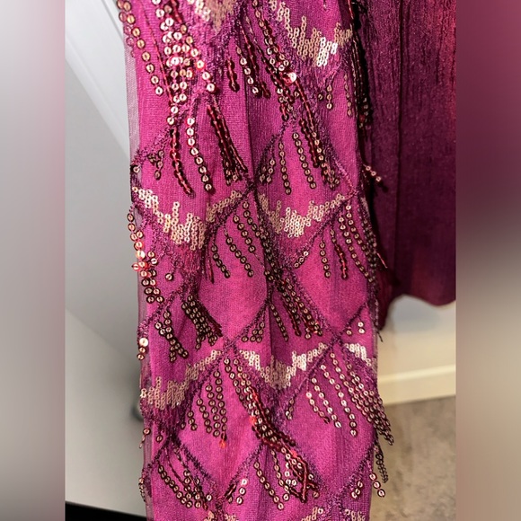 NEW Women's 2X Plus Size Sequin Sleeve Top Raspberry Sparkle Tunic V Neck Sexy - Picture 3 of 8